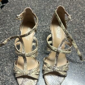 Aerosoles Heelrest Snakeskin Taupe sandals - NWOT - Size 9 - 2-3/4” heel